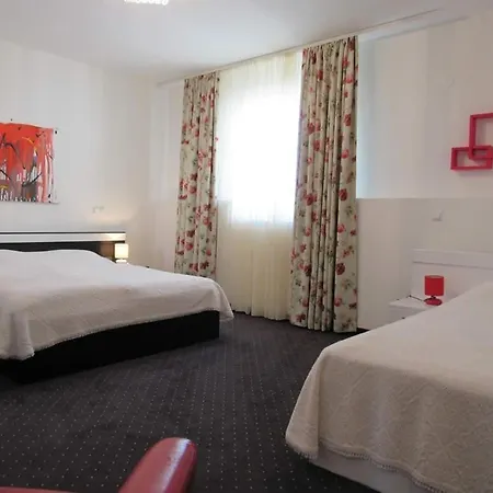 In With Terrace, Air Conditioning, Wifi, Washing Machine 4237-6 Vendégház