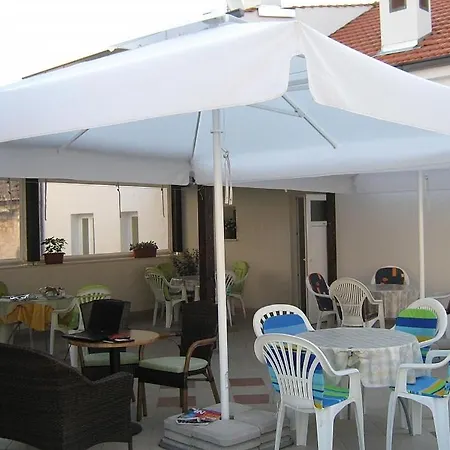 Vendégház In With Terrace, Air Conditioning, Wifi, Washing Machine 4237-6